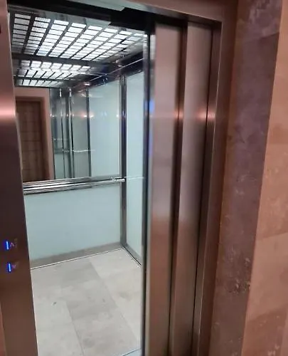 2 Moonlight Apartment *